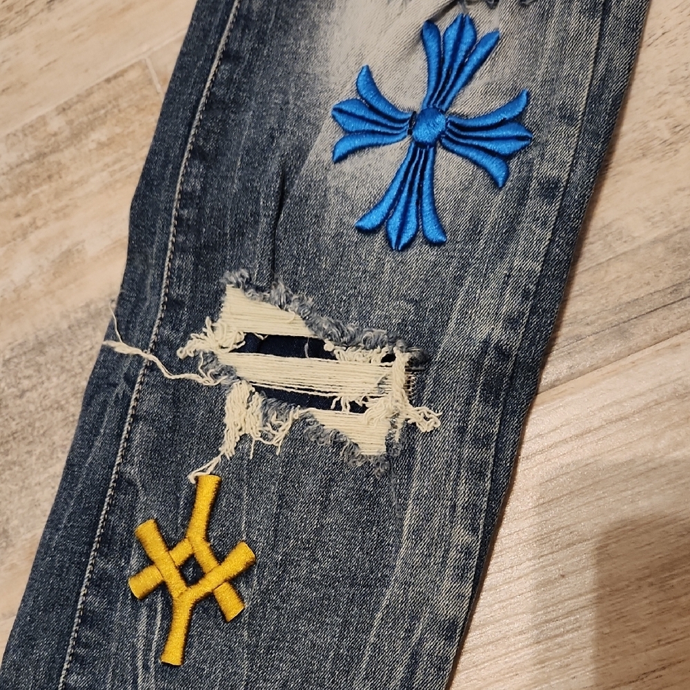 Smoke Rise Distressed Jeans - Picture 6 of 16